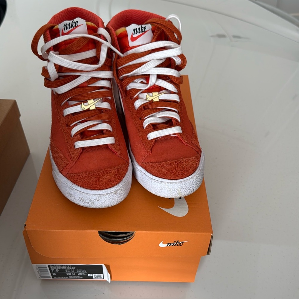 Blazer Mid